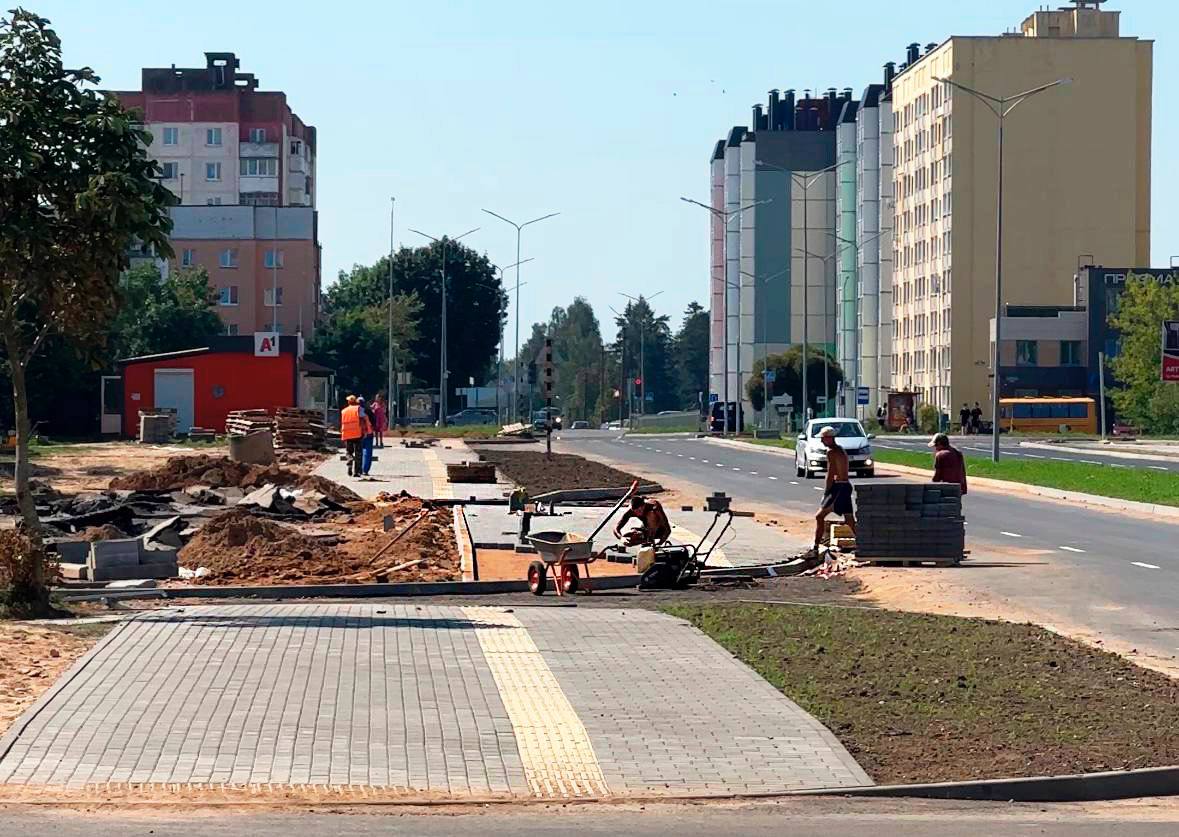 Вакансии фаниполь. Парк 400 летия Красноярска. Липецк благоустройство. Парк 400 летия Красноярска фото. Молодежный парк Липецк фото.