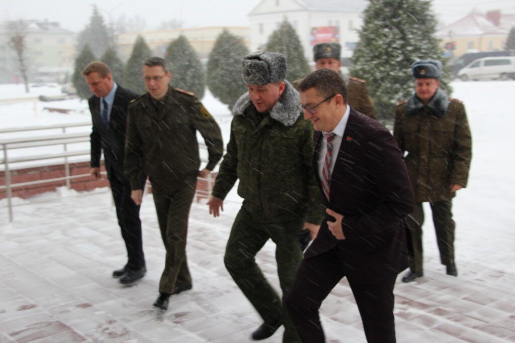 Министр обороны Виктор Хренин посетил Дзержинск