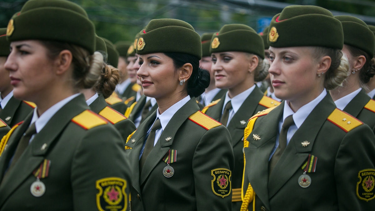 В Беларуси не планируют менять призывной возраст и призывать женщин на  срочную службу - DZR.BY