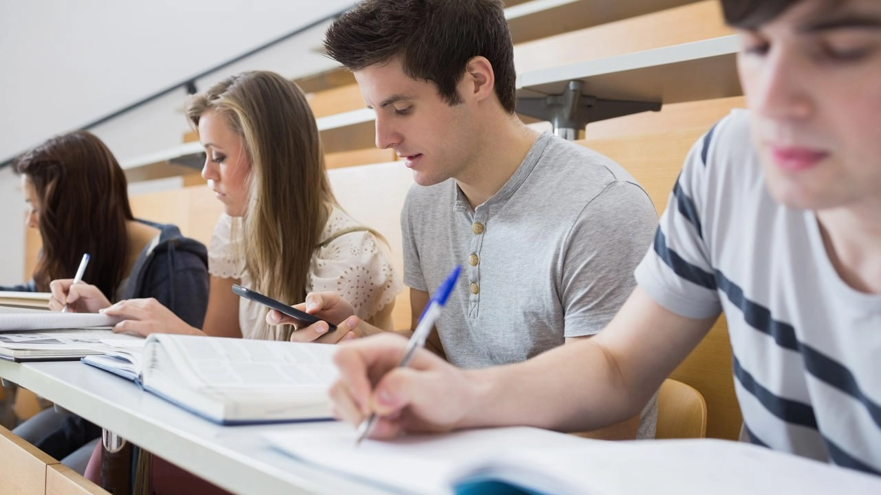 какие предметы нужно сдавать на психолога. какие предметы надо сдавать на стоматолога. специальности с обществознанием русским и математикой профиль. сроки вступительных экзаменов в вузы. предметы егэ и специальности таблица.