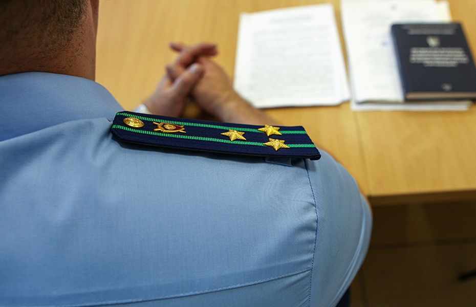 За нападение на милиционера житель Дзержинского района получил полтора года колонии