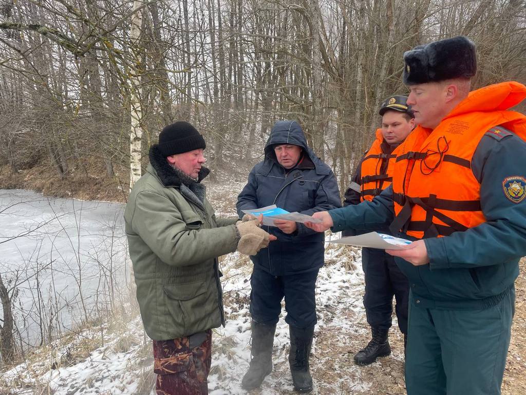 Спасатели провели рейды по водоемам Дзержинского района