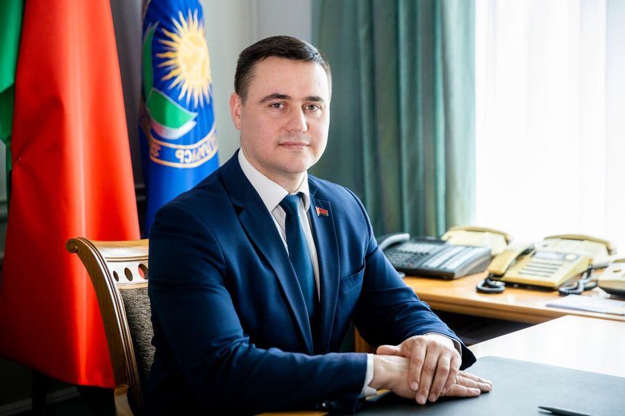 Андрей Иванец прокомментировал запрет на мобильные телефоны в школах