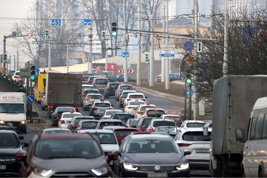 Закрытие путепровода в Минске вызвало транспортный коллапс. Когда ситуация улучшится?