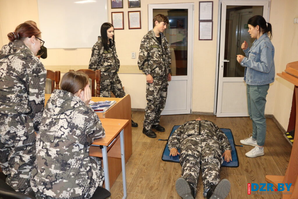 Cпасатели провели занятие по оказанию первой помощи для воспитанников клуба «На страже»
