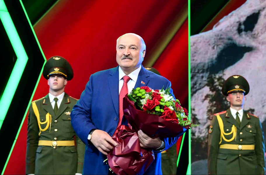 О войне за умы и сердца и молниеносном ответе агрессору. Откровенная речь Лукашенко в канун 80-летия Победы