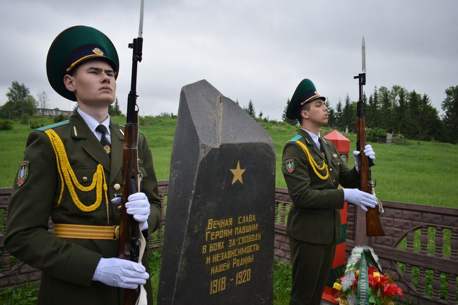 Дзержинские пограничники принимают поздравления с профессиональным праздником