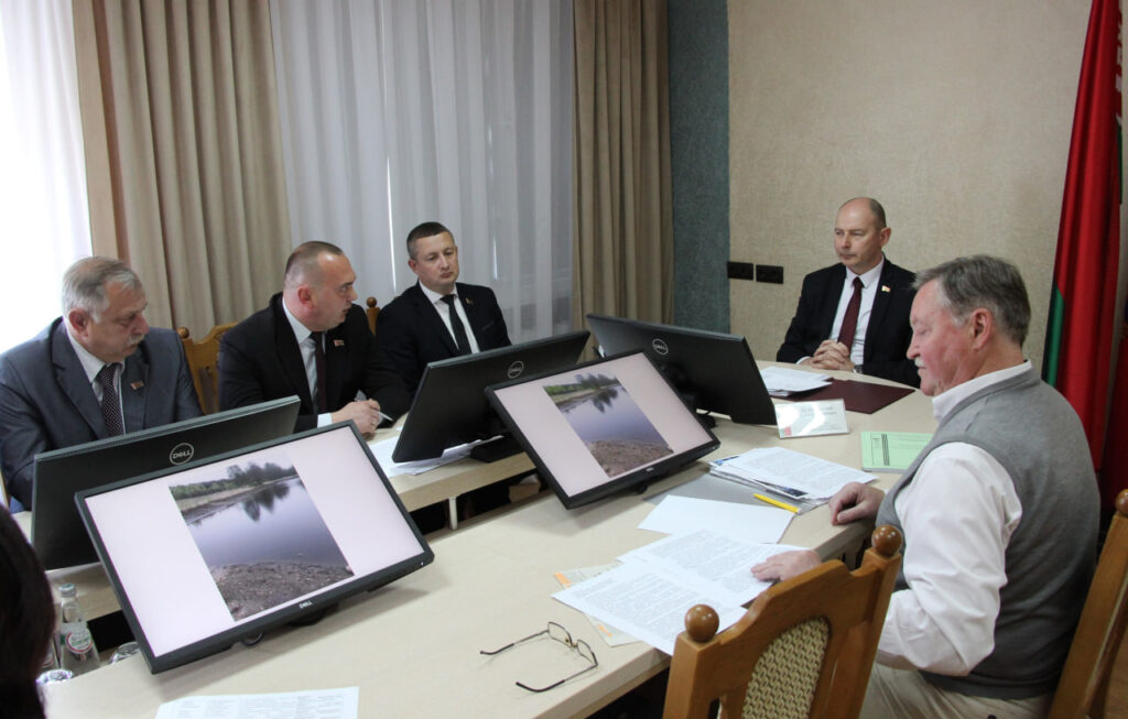 Алексей Кушнаренко провел прием граждан в Дзержинске. О чем говорили с губернатором