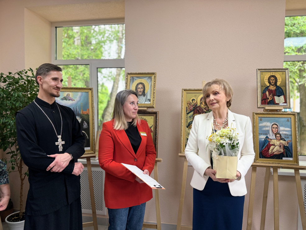 Духовная сила искусства: в Фаниполе открылась выставка икон Ядвиги Сенько