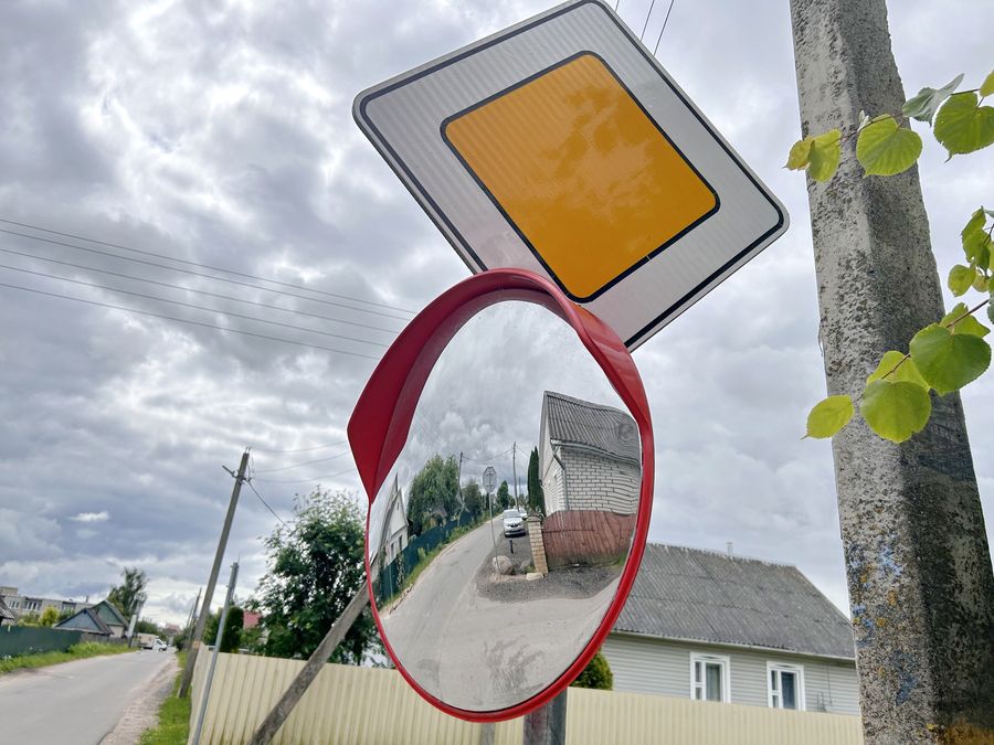 Внимание на перекресток! Почему происходят ДТП на пересечении ул. Макавчицкой и пер. Озерного в Дзержинске