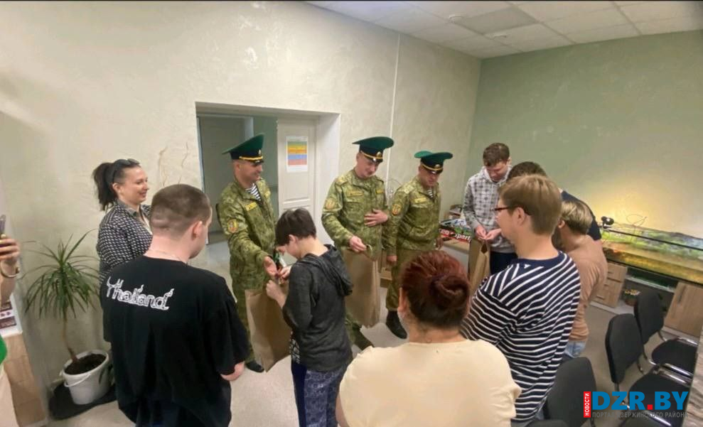 Пограничники в/ч 1463 поздравили воспитанников Дзержинского ТЦСОН с Днем защиты детей