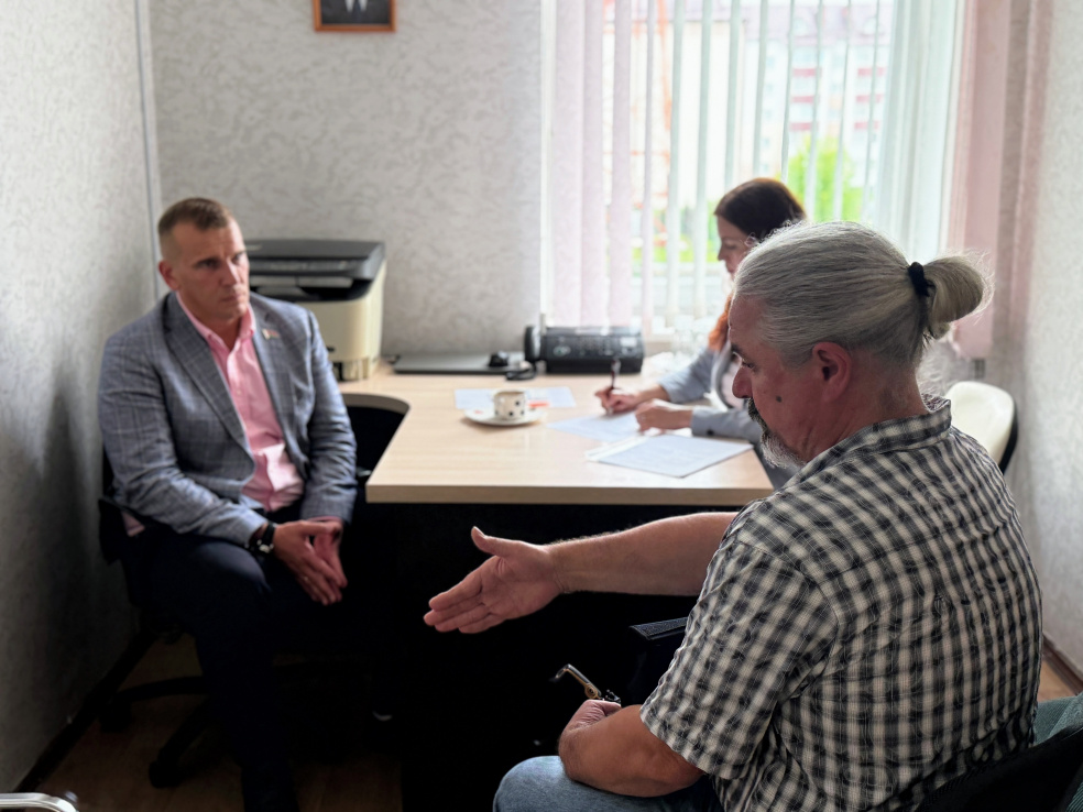 В Фанипольском горисполкоме прошел прием граждан с депутатом Олегом Навицким