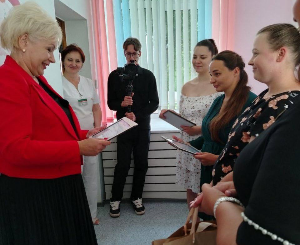 В Дзержинской ЦРБ поздравляли молодых мам — там состоялась акция «Я — гражданин»