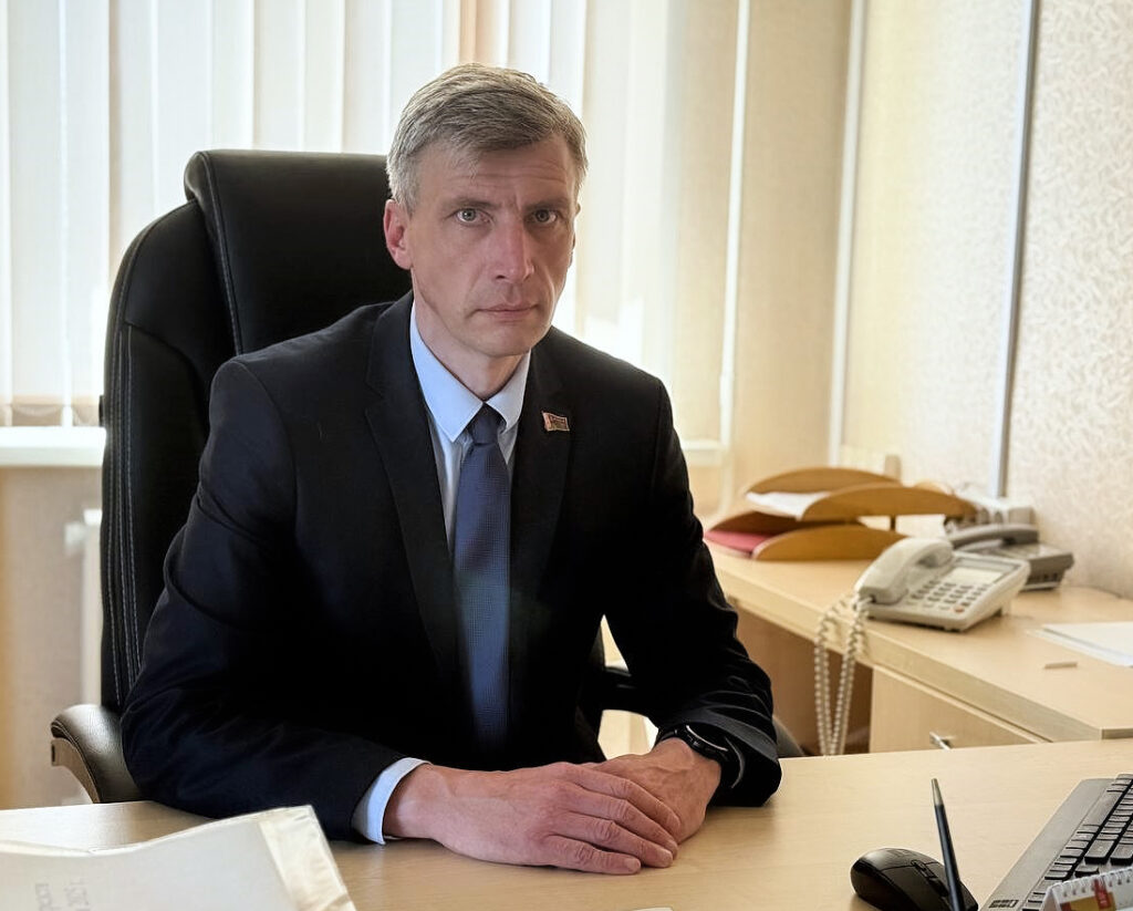 12 июля прямую линию в Дзержинском райисполкоме проведет зампред по строительству и ЖКХ Александр Пищик