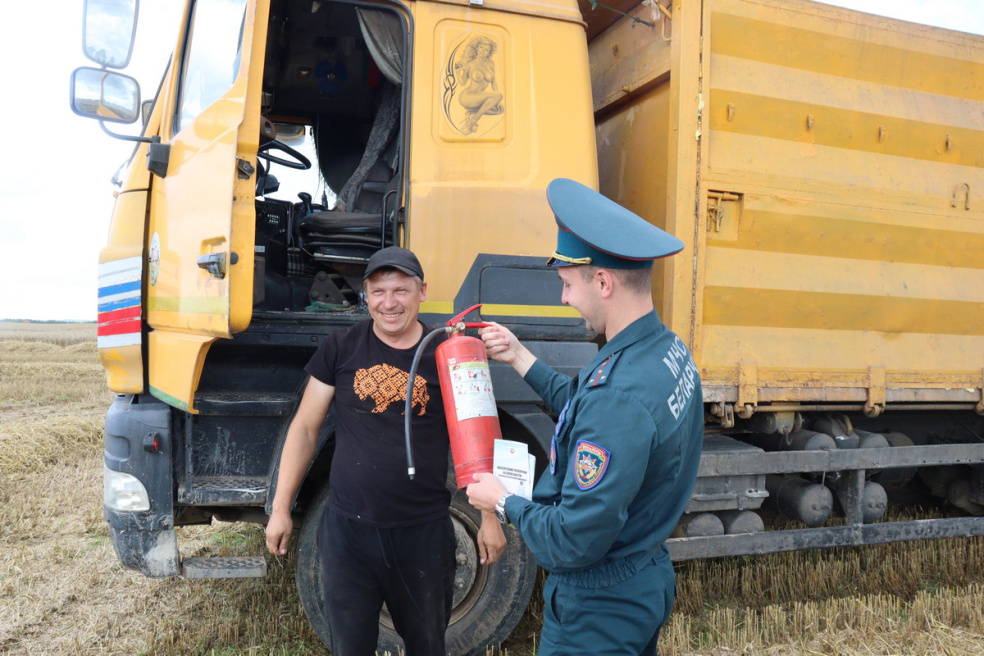 Безопасность урожая на контроле: МЧС следит за уборочной кампанией в Дзержинском районе
