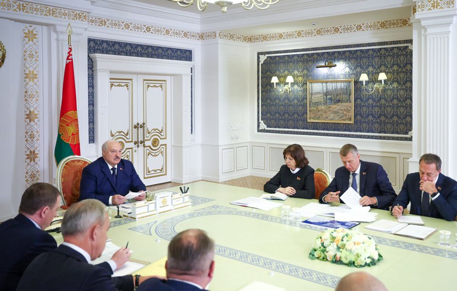 Президент требует выстроить эффективную систему торгового обслуживания, прежде всего на селе
