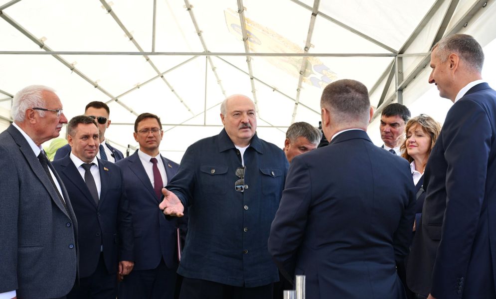 Президент: наши люди должны знать, что картофеля в Беларуси достаточно