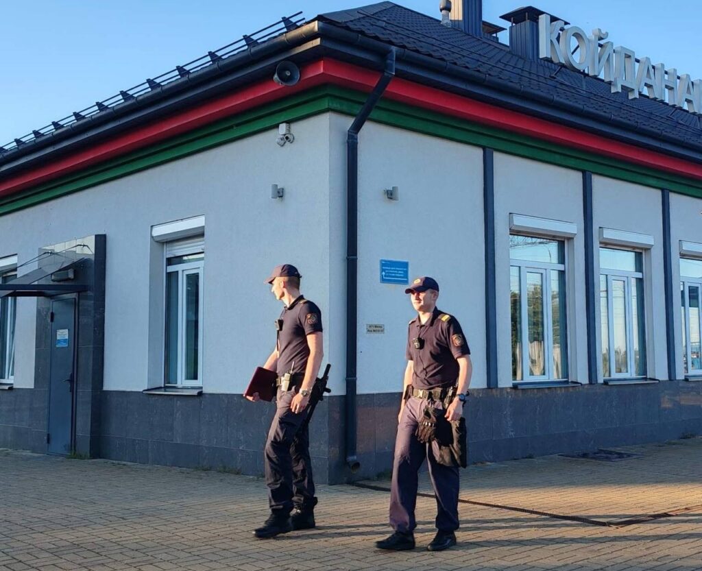 Дзержинские правоохранители проводят профилактику правонарушений на железной дороге