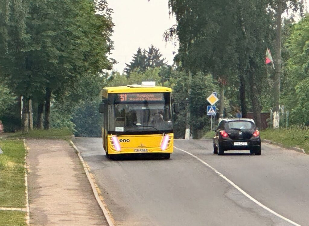 Первые рейсы городских автобусов из Первомая и Зеленой-1 сдвигаются на 20 минут раньше с сентября