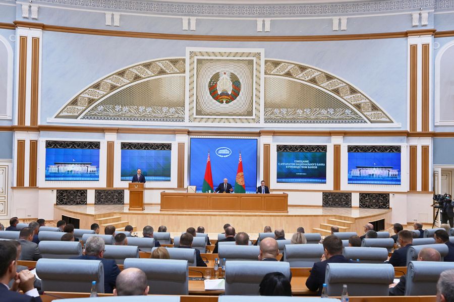 Президент: ситуация в денежно-кредитной сфере и на валютном рынке не вызывает опасений