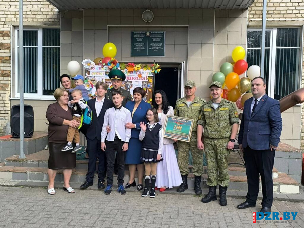 Пограничники в/ч 1463 вручили подарки воспитанникам детского приюта в Станьково