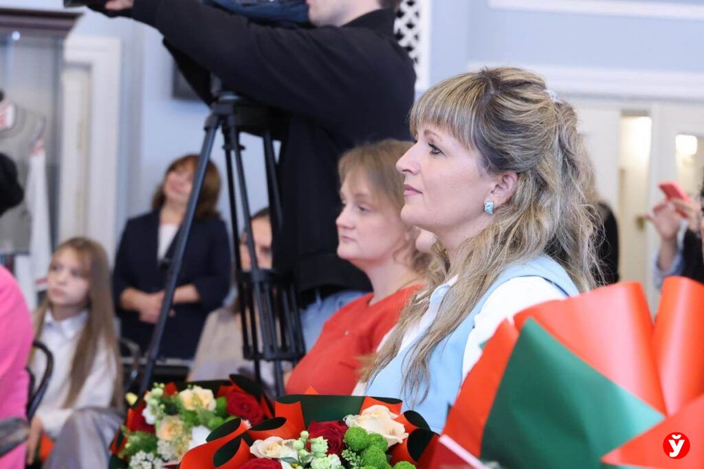 Губернатор Минской области вручил ордена Матери представительницам Минщины. Среди них — и мамы из Дзержинска