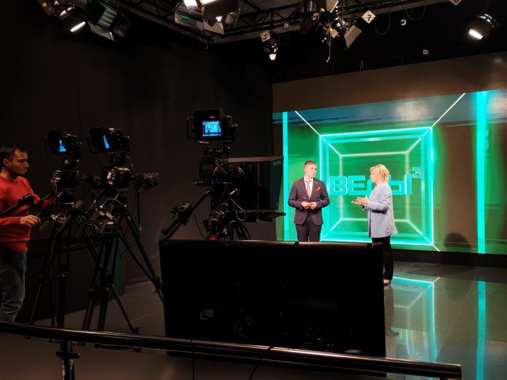 Вучнi СШ1 Фанiпаля сталi удзельнiкамi тэлегульні «Веды ў кубе»