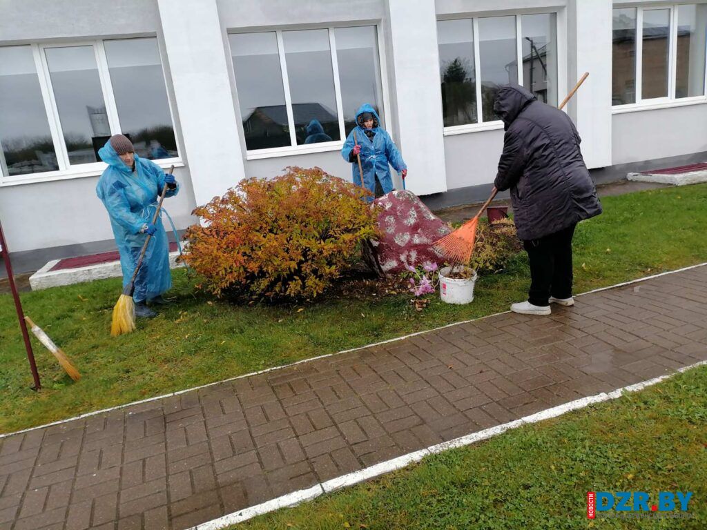 Фотофакт. Работники сферы культуры Дзержинщины присоединились к республиканскому субботнику