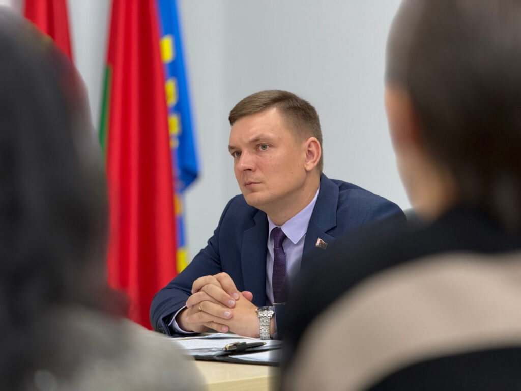 С чем обратились жители района к главе Дзержинского райисполкома Никите Реуту