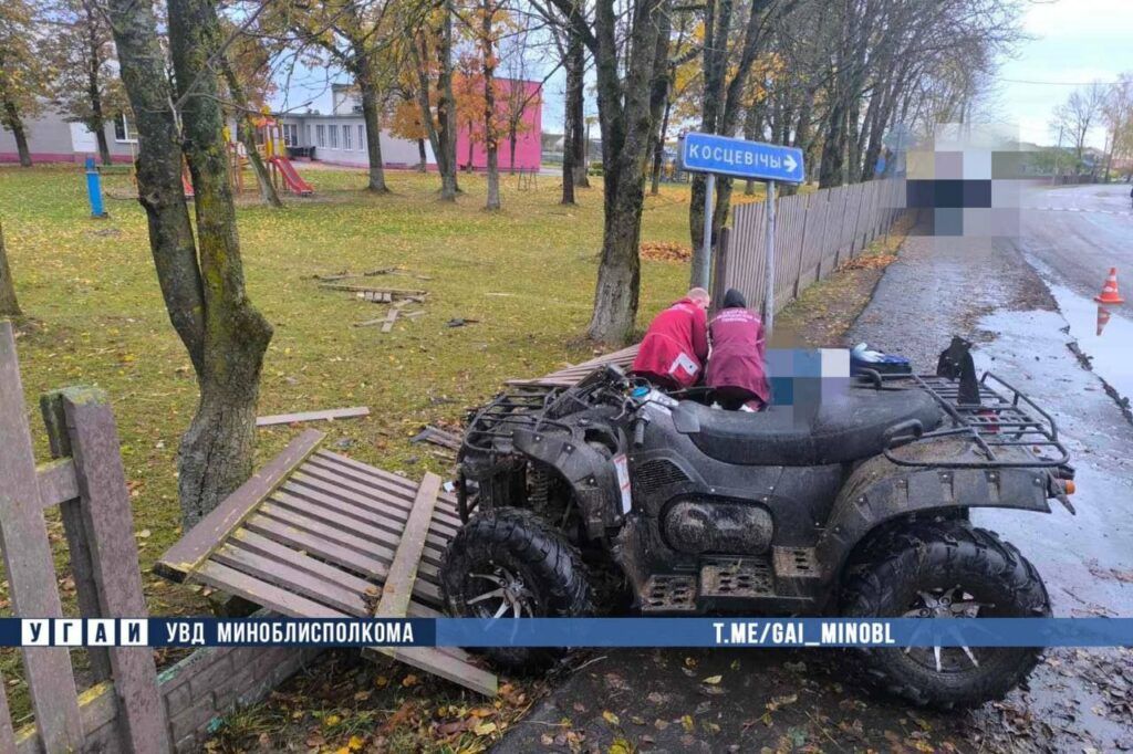 В Дзержинском районе водитель квадроцикла врезался в забор и погиб