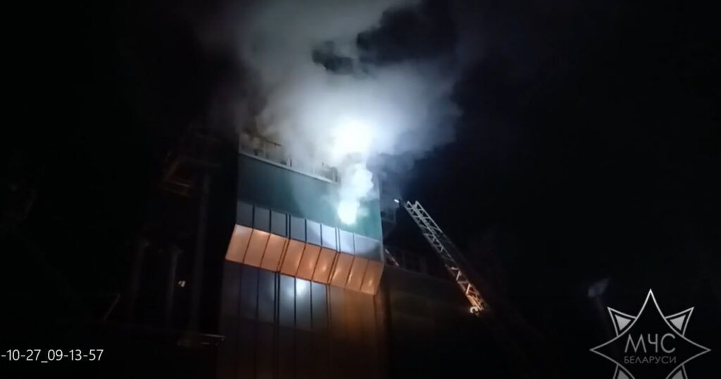 Спасатели ликвидировали пожар на зерносушилке в Дзержинском районе: спасено 112 тонн зерна кукурузы