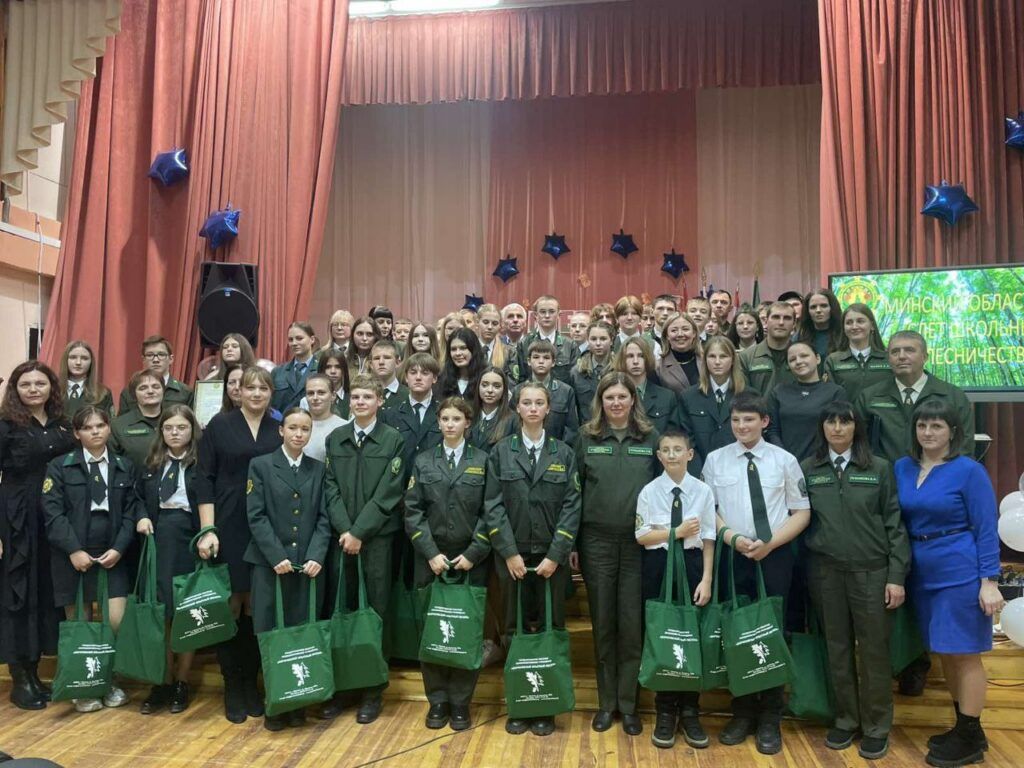 Дзержинские учащиеся представили район на областном слете школьных лесничеств