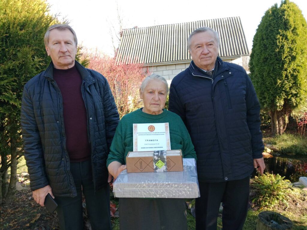 «Пока живы такие люди, жива душа нашей земли». В Дзержинском сельсовете наградили победительниц конкурса благоустройства
