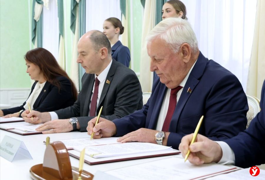 От зарплаты до жилья: новые гарантии утвердили для специалистов Минщины