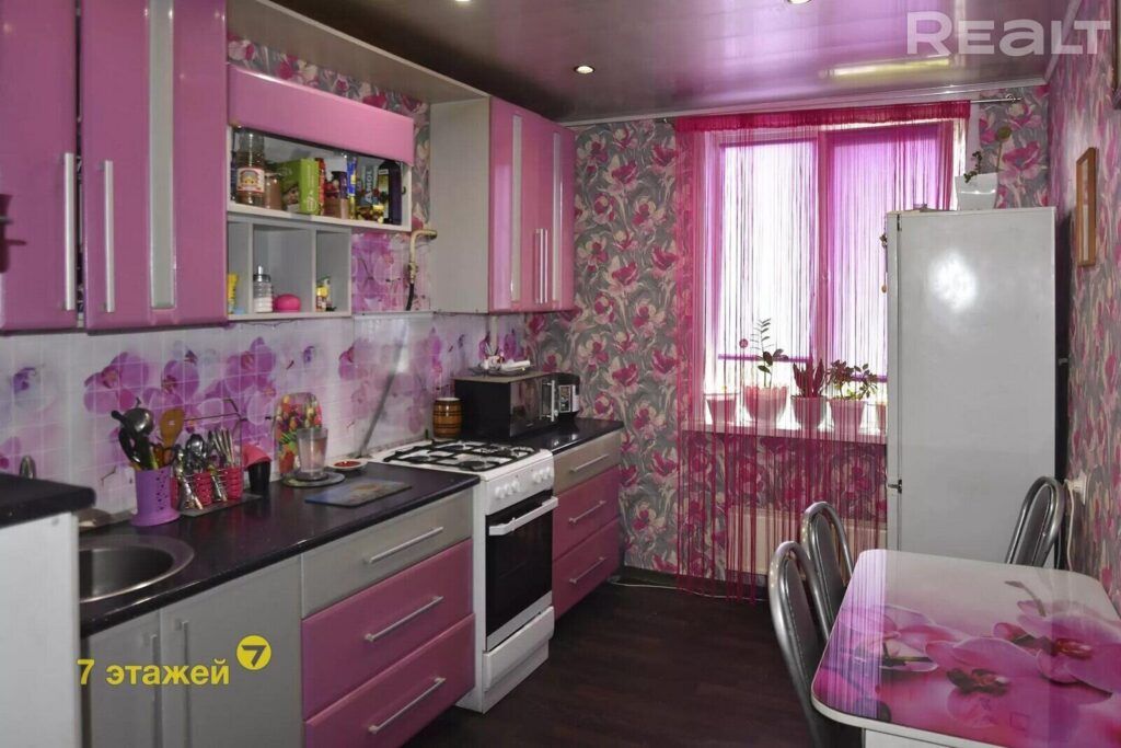 От обители Барби до саванны. Какие необычные квартиры продают в Дзержинском районе