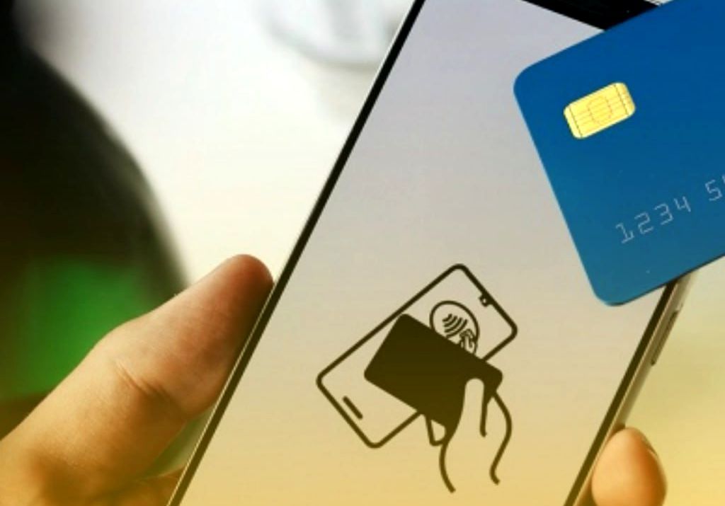 Мошенники используют новые схемы с технологией NFC, получая доступ к карте и списывая все деньги со счета