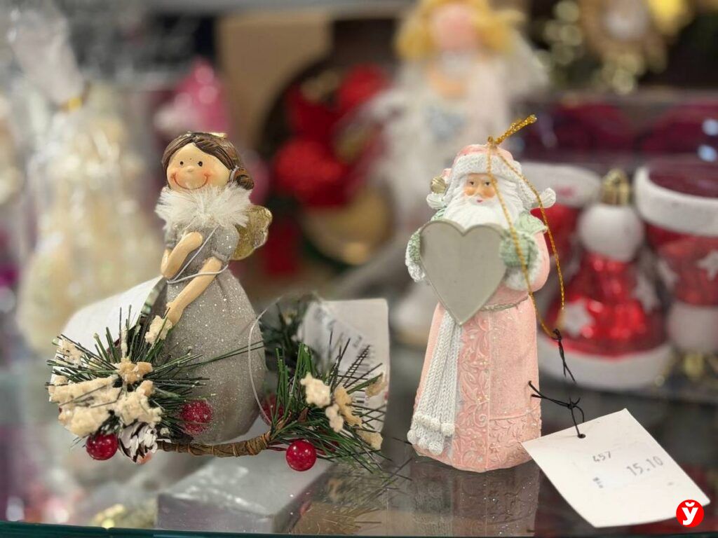 От розового шара за 4 рубля до ёлки за 6000 — смотрим новогодние товары в Минске