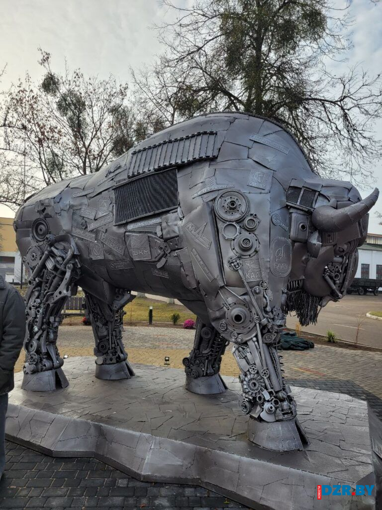 «Асiлак» с М1. Фанипольский мастер Владимир Каноник раскрыл секреты своего нового арт-объекта