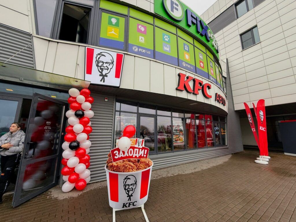 KFC Auto открылся в бизнес-центре «P-1» под Фаниполем: подарки, кофе за 1 рубль и проблемы с парковкой