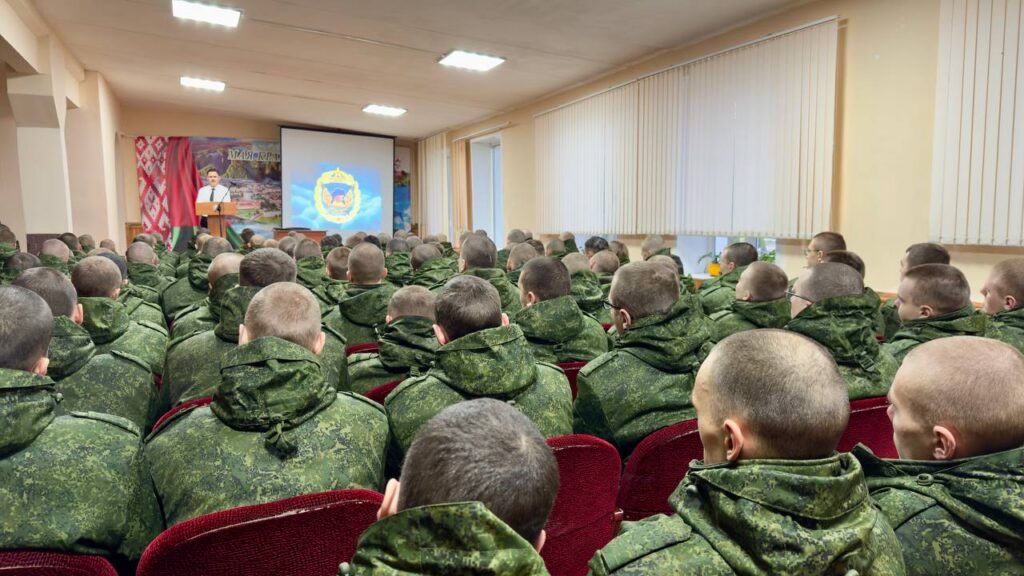 Председатель суда Дзержинского района провел беседу с новобранцами 15-й зенитной ракетной бригады