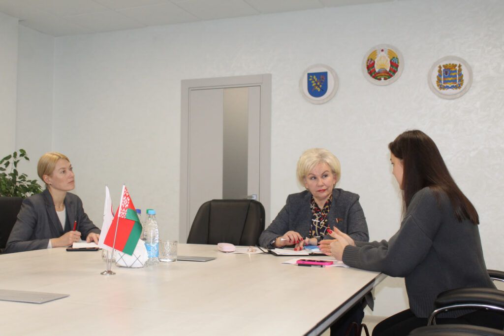 С какими вопросами обратились работники ДЭМЗа к депутату по Дзержинскому округу Ирине Костевич