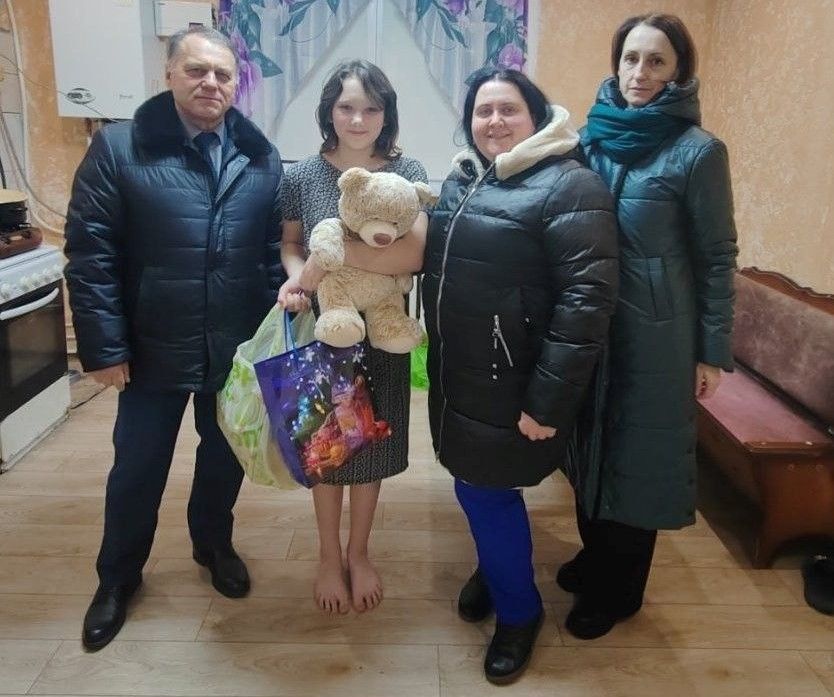 Председатель Добриневского сельсовета поздравил детей, оказавшихся в трудной жизненной ситуации