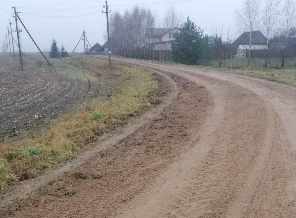 Грейдером – по ямам. В Добриневском сельсовете проводятся работы по наведению порядка на улично-дорожной сети