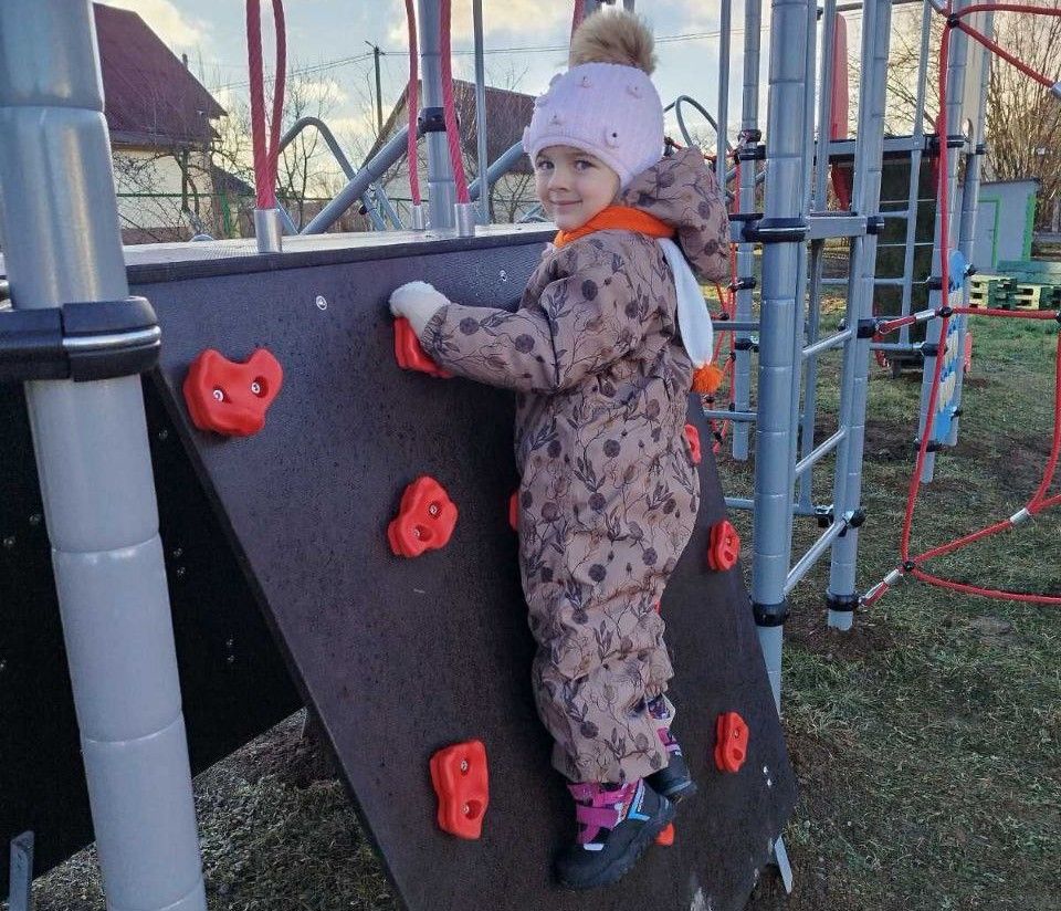Дети в движении. В Черкасском детском саду появился спортивно-игровой городок