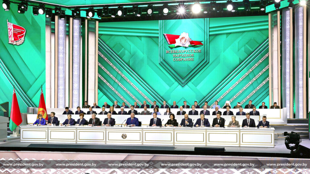 «Ни точки, ни запятой». Лукашенко сделал программу ВНС законом