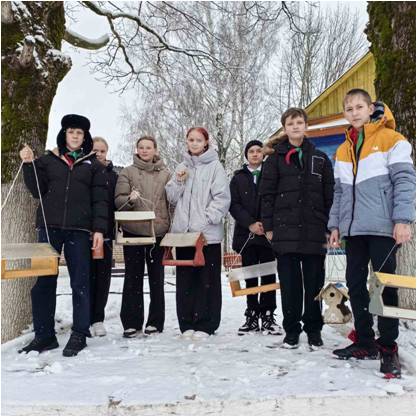 Юные экологи из Великосельской базовой школы взяли под опеку пернатых.