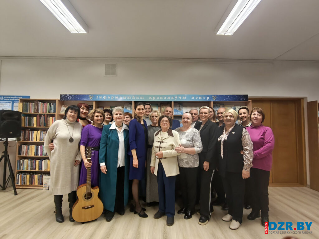 «Все будет хорошо!» В районной библиотеке прошел творческий вечер народного коллектива «Выток»