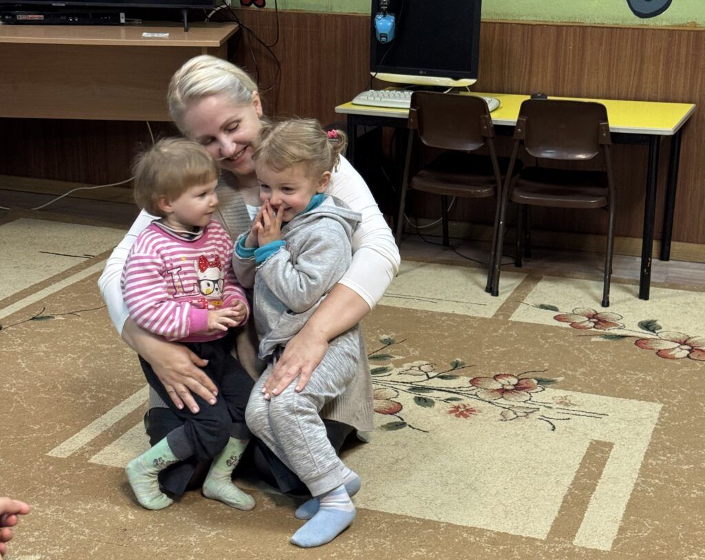 Подари тепло: благотворительная акция в Дзержинске собирает шапки и варежки для детей-сирот