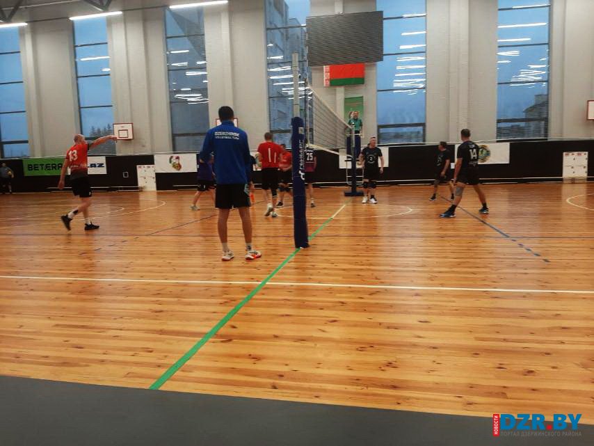 В Дзержинске прошел традиционный волейбольный турнир «Кубок памяти Дмитрия Амбражевича»