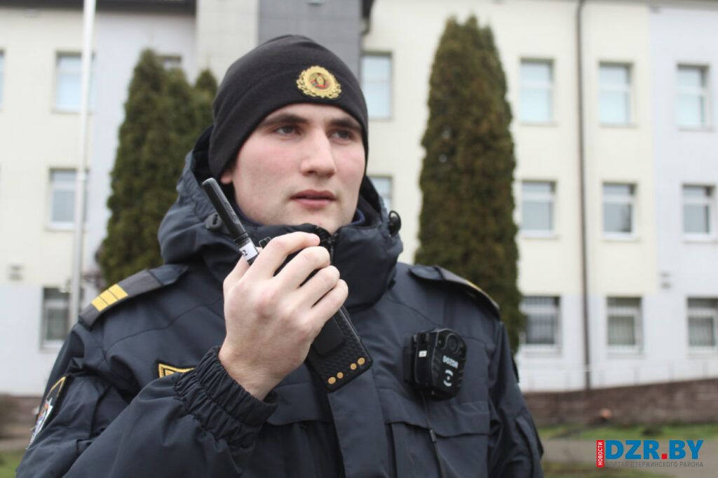 «Я не думал о риске»: сотрудник Дзержинского РОВД спас женщину на пожаре в Фаниполе